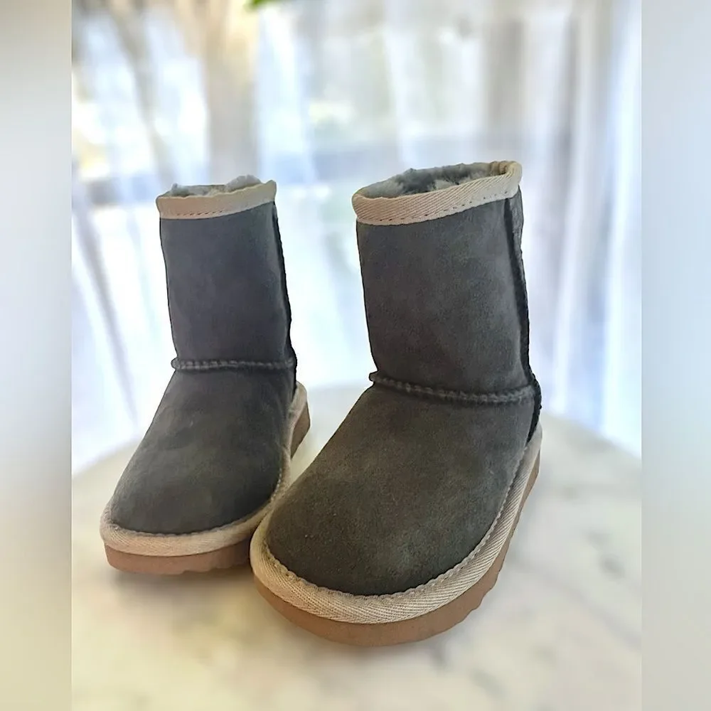 UGG Toddler Kids Classic Short II Boots Size 7